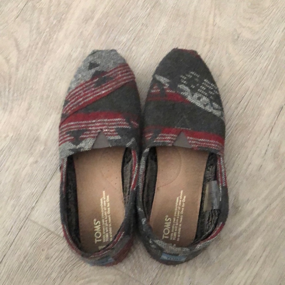 Tom’s shoes